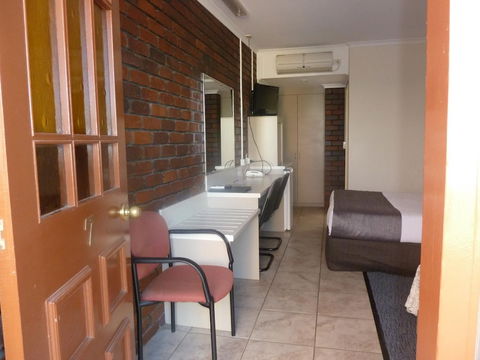 Pioneer Lodge Motel - Redcliffe Tourism 4