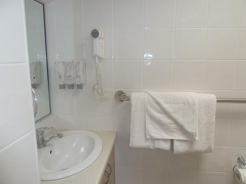 Pioneer Lodge Motel - Redcliffe Tourism 6
