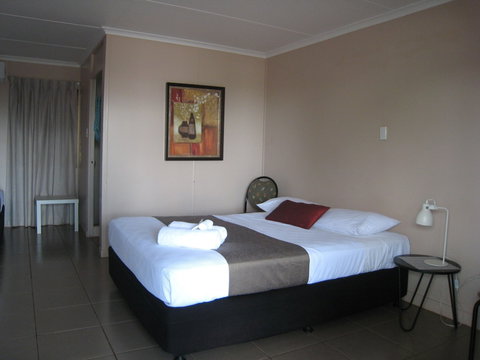 Childers Budget Accommodation - Redcliffe Tourism 5