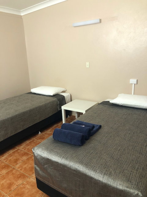 Childers Budget Accommodation - Redcliffe Tourism 3
