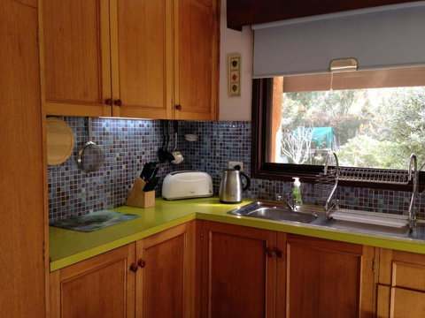 Eltham South Lodge - Redcliffe Tourism 5