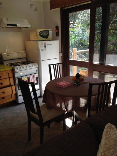 Eltham South Lodge - Redcliffe Tourism 3