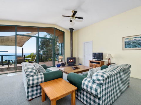 Cara - Redcliffe Tourism 3