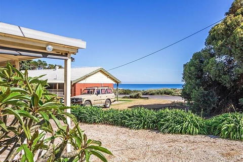 Boat House - Redcliffe Tourism 5