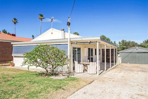 Boat House - Redcliffe Tourism 0