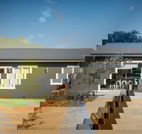 Kirsten Accommodation Parkes - Redcliffe Tourism