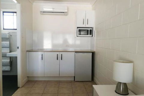 Augathella Motel & Caravan Park - Redcliffe Tourism 3