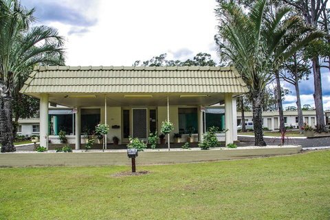 Fairway Lodge Motel - Redcliffe Tourism 1
