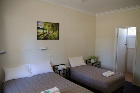 Fairway Lodge Motel - Redcliffe Tourism 5