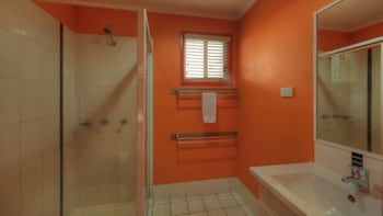 BIG4 Aussie Outback Oasis Holiday Park - Redcliffe Tourism 1