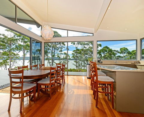 Cloudy Bay Lagoon Estate - Redcliffe Tourism 6
