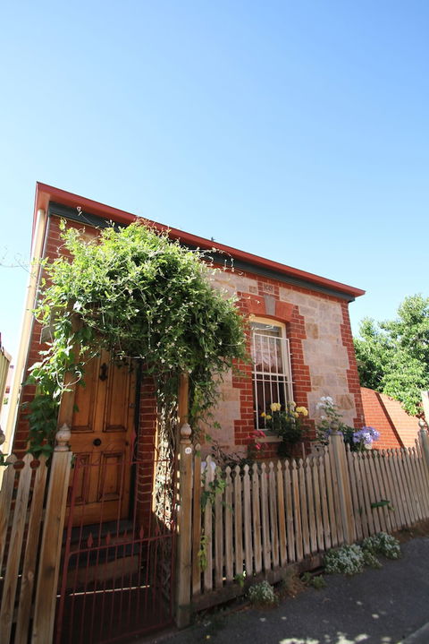 Adelaide Heritage Cottages & Apartments - Redcliffe Tourism 1