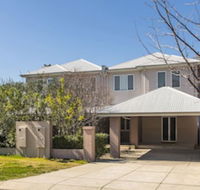 Inner Western Suburbs Retreat - Redcliffe Tourism