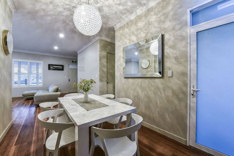 Aloha Luxury Central Apartments - Redcliffe Tourism 6