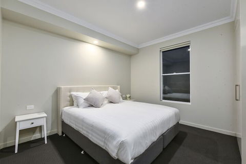 Aloha Luxury Central Apartments - Redcliffe Tourism 3