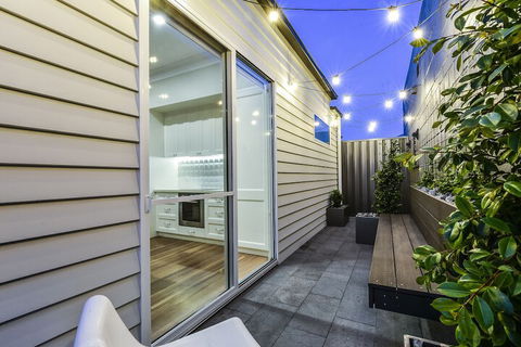 Aloha Luxury Central Apartments - Redcliffe Tourism 5