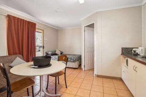 Karratha Caravan Park - Redcliffe Tourism 0