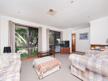 Wildflowers At Fingal Bay - Redcliffe Tourism 1