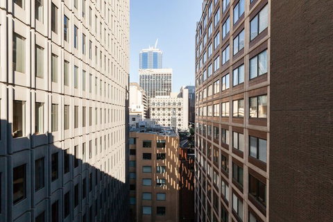 CLAUDE, 2BDR Melbourne Apartment - Redcliffe Tourism 1