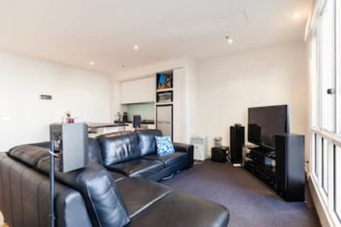 CLAUDE, 2BDR Melbourne Apartment - Redcliffe Tourism 0