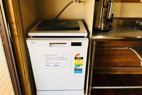 Anglers Reach Lakeside Village - Redcliffe Tourism 5