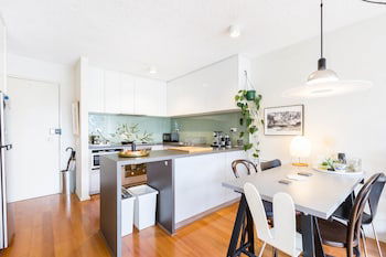 ISAAC, 1BDR South Melbourne Apartment - Redcliffe Tourism 0
