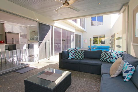 Ambar Villa - Redcliffe Tourism 3