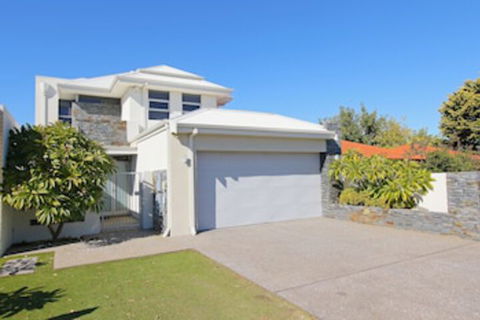 Ambar Villa - Redcliffe Tourism 0