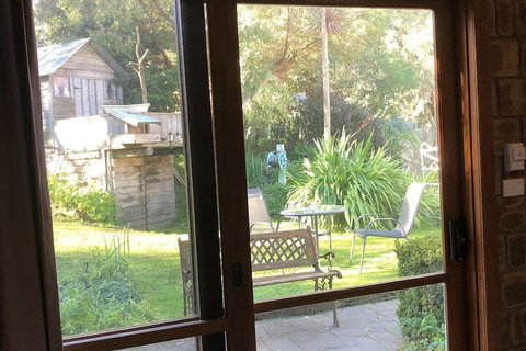 Farmhouse Flat Pet Friendly - Redcliffe Tourism 2