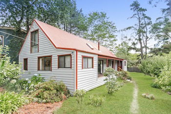 Arcadia Cottage - Redcliffe Tourism 0