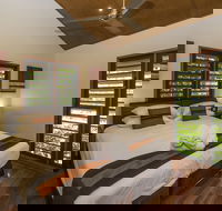 Pure Magnetic Villa 2 - Redcliffe Tourism