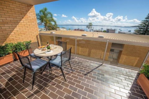 The Crest Unit 7 Shoal Bay - Redcliffe Tourism 0