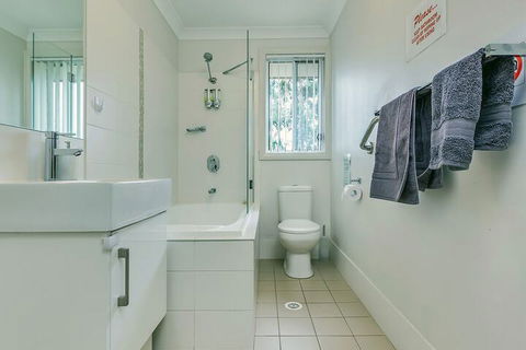 An Ideal Wine Country Getaway Villa - Redcliffe Tourism 3