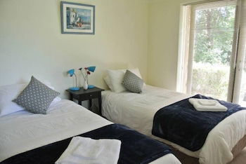 Apple Blossom Retreat - Redcliffe Tourism 5