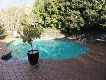 Apple Blossom Retreat - Redcliffe Tourism 1