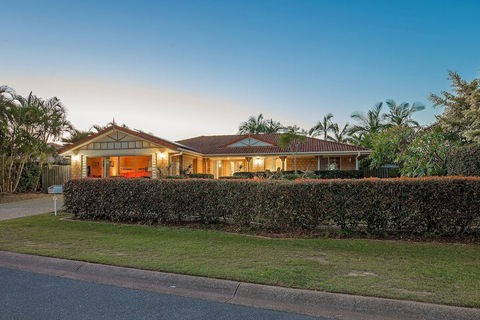 Anaheim Family Oasis - Redcliffe Tourism 7