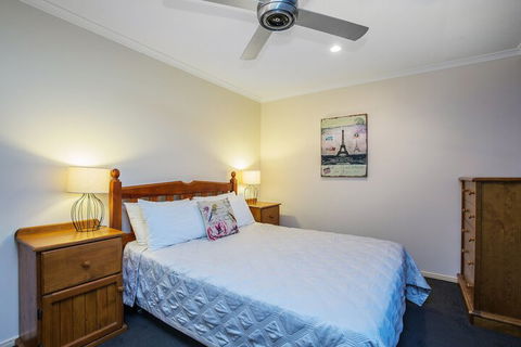 Anaheim Family Oasis - Redcliffe Tourism 2