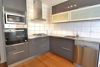 Alpine Haven 5 - Redcliffe Tourism 6