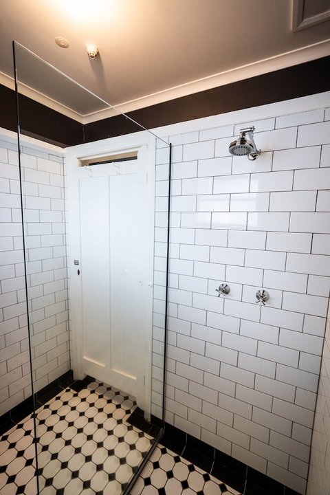 Royal Hotel West Wyalong - Redcliffe Tourism 5