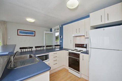 Ocean Retreat 28 Pacific Street - Redcliffe Tourism 3