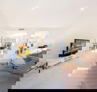 Midori Villa 1 - Redcliffe Tourism