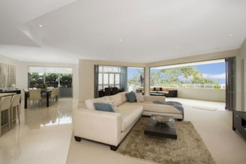 KINGSCLIFF OCEAN VIEW TERRACE By THE FIGTREE 5 - Redcliffe Tourism 0