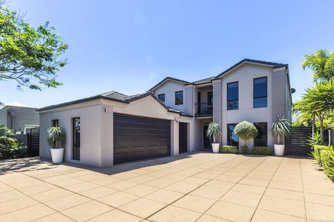 Escape At The Cove - Redcliffe Tourism 2