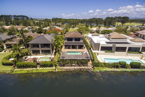 Escape At The Cove - Redcliffe Tourism 1