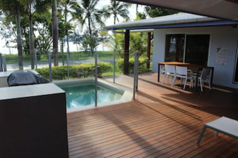 Banfields Retreat - Redcliffe Tourism 0