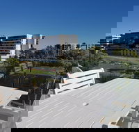 Beau Monde Apartments Newcastle - Worth Place Apartment - Redcliffe Tourism