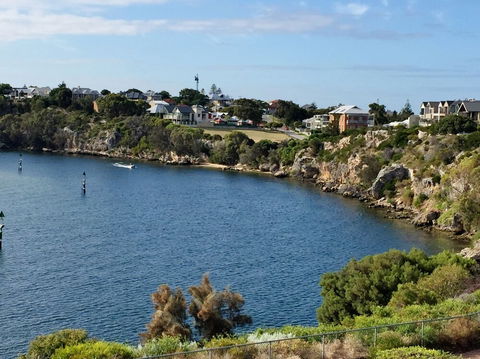 River Front Architect Villa - Redcliffe Tourism 6