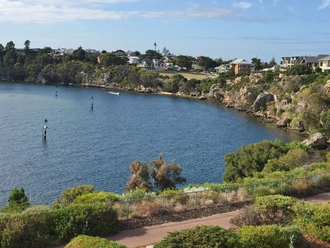 River Front Architect Villa - Redcliffe Tourism 5