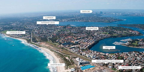 River Front Architect Villa - Redcliffe Tourism 0