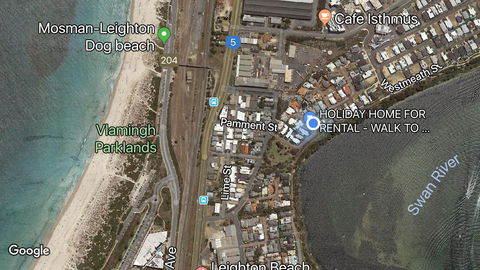 River Front Architect Villa - Redcliffe Tourism 2